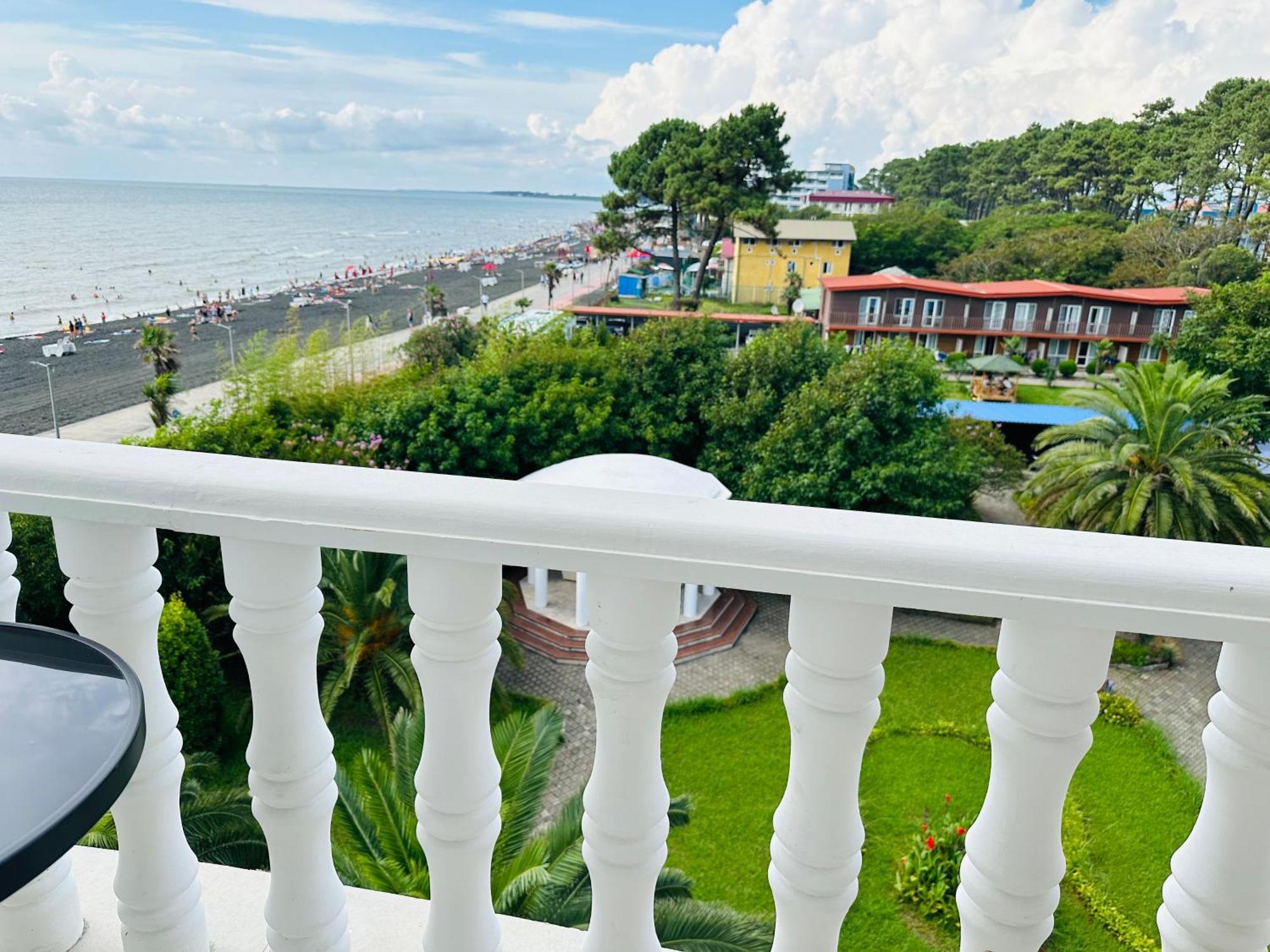 Claude Monet Beach Hotel Ureki Dış mekan fotoğraf