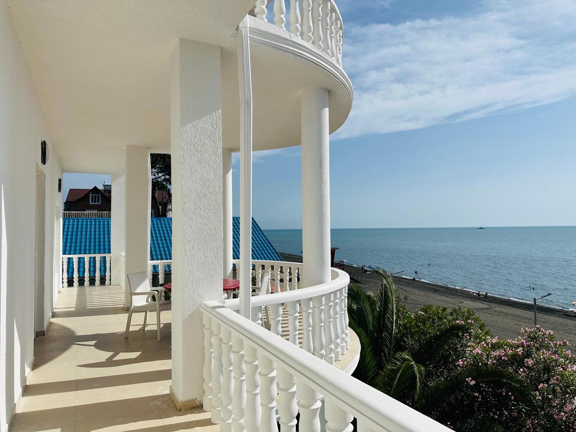Claude Monet Beach Hotel Ureki Dış mekan fotoğraf